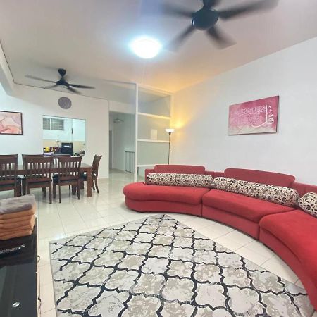 Homestay Juta Mines Seri Kembangan Balakong Serdang Lama Exterior photo