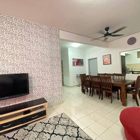 Homestay Juta Mines Seri Kembangan Balakong Serdang Lama Exterior photo