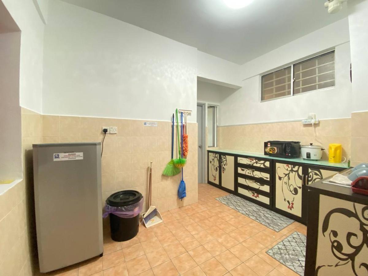 Homestay Juta Mines Seri Kembangan Balakong Serdang Lama Exterior photo