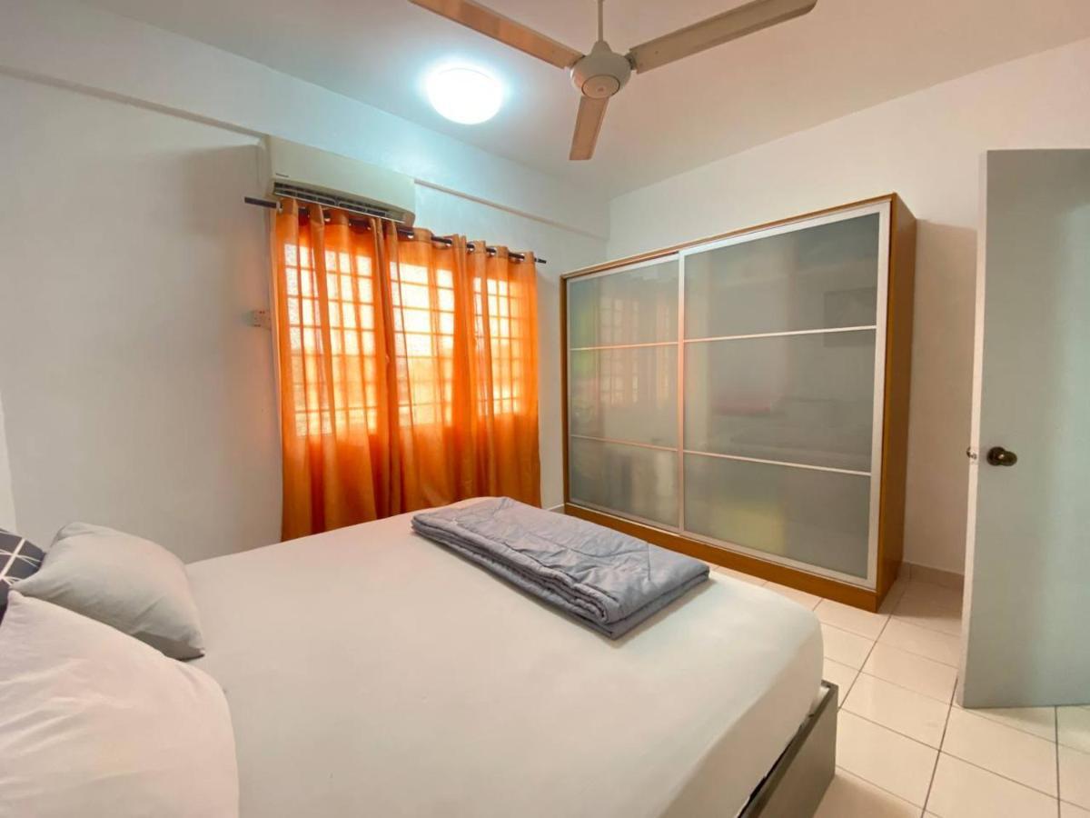 Homestay Juta Mines Seri Kembangan Balakong Serdang Lama Exterior photo